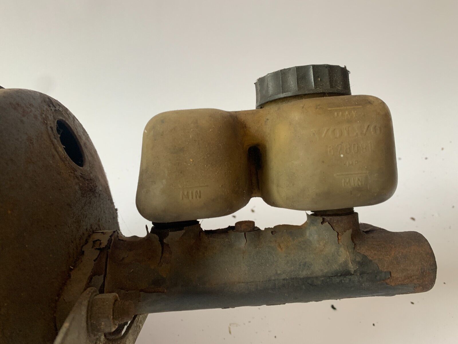 Used 1966-1974 Volvo 144 Brake Booster and Master Cylinder